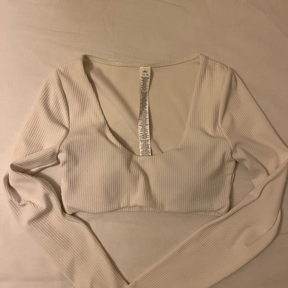 ivory alo yoga bra long sleeve